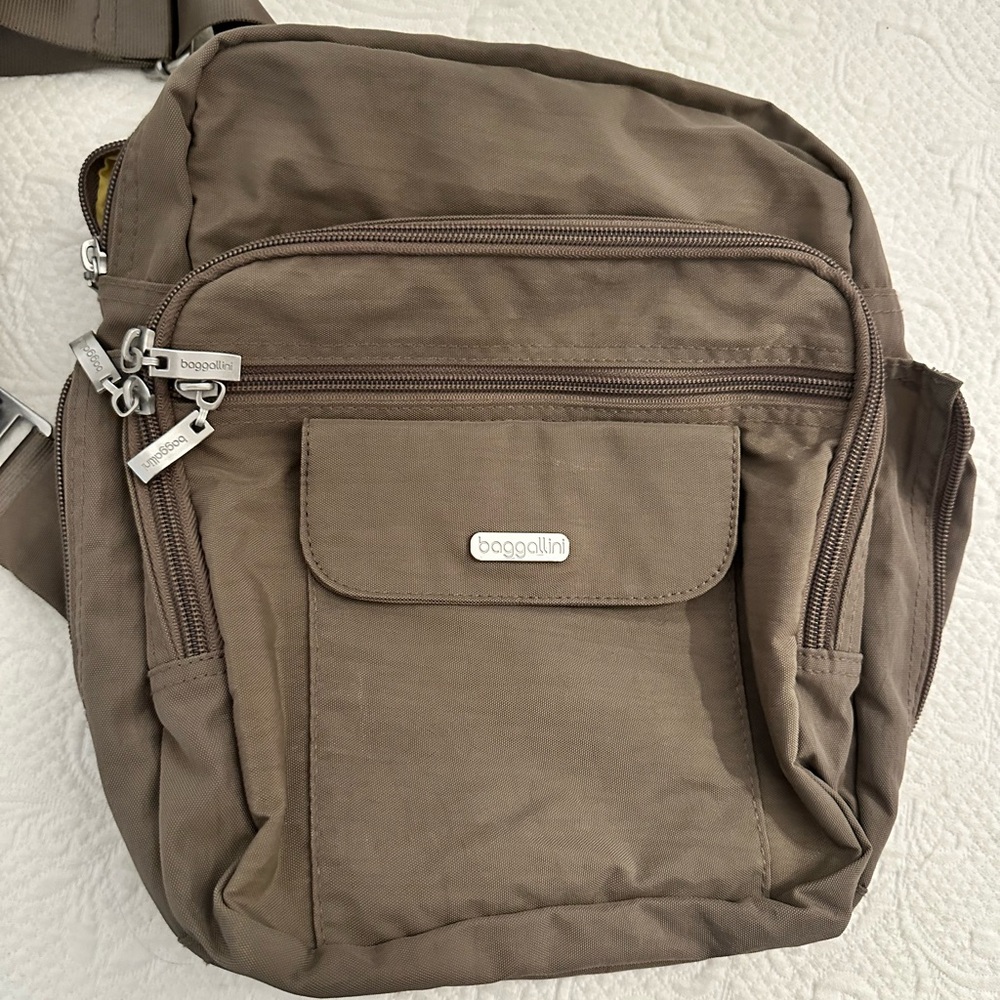 Baggallini Tan Messenger Bag Travel